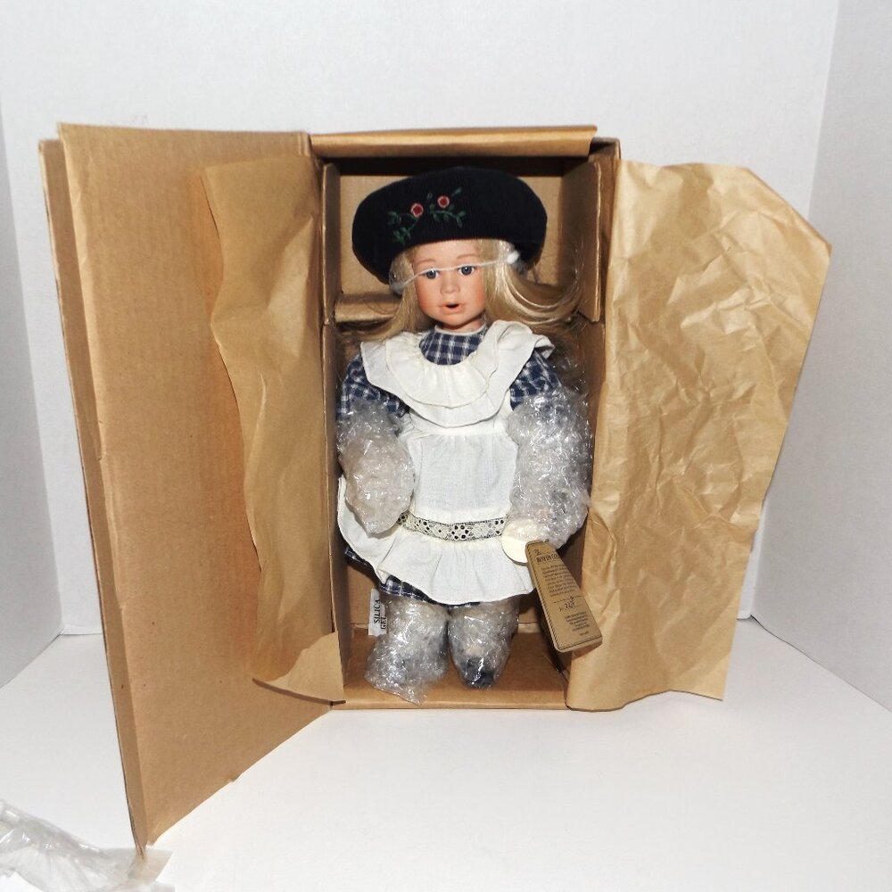 2000 Boyds Porcelain 12” Yesterday’s Child Doll Leslie 4818 Boxed